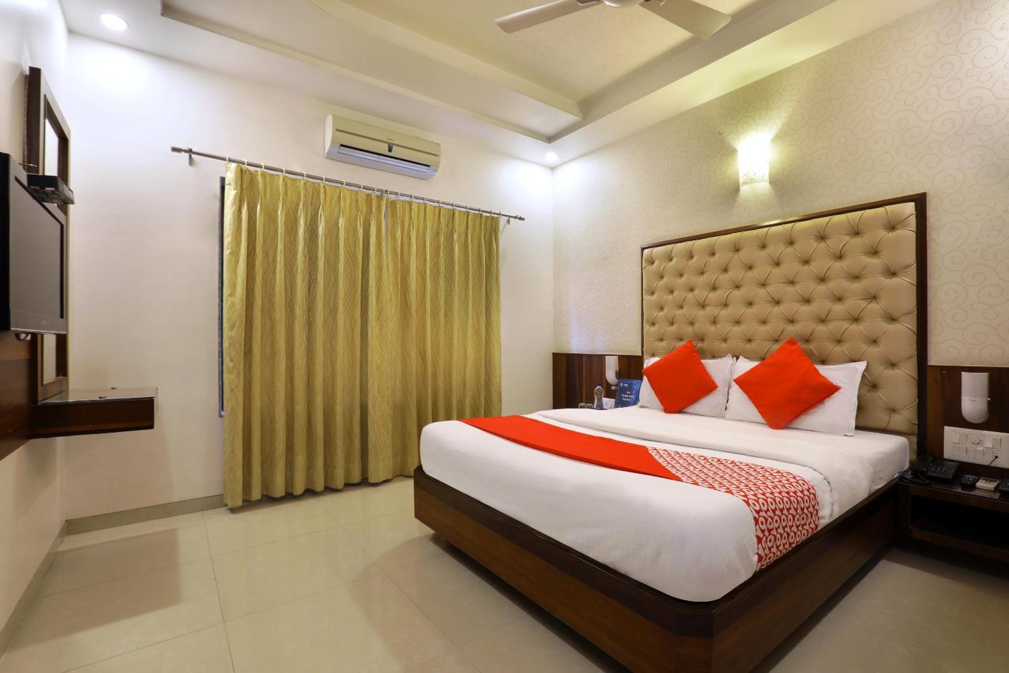 Collection O Satyan Inn Shirdi Buitenkant foto