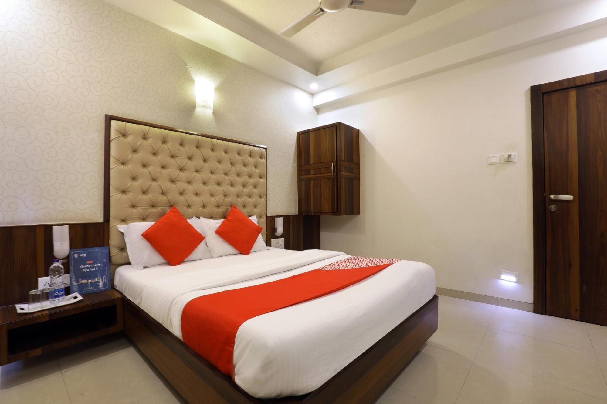 Collection O Satyan Inn Shirdi Buitenkant foto