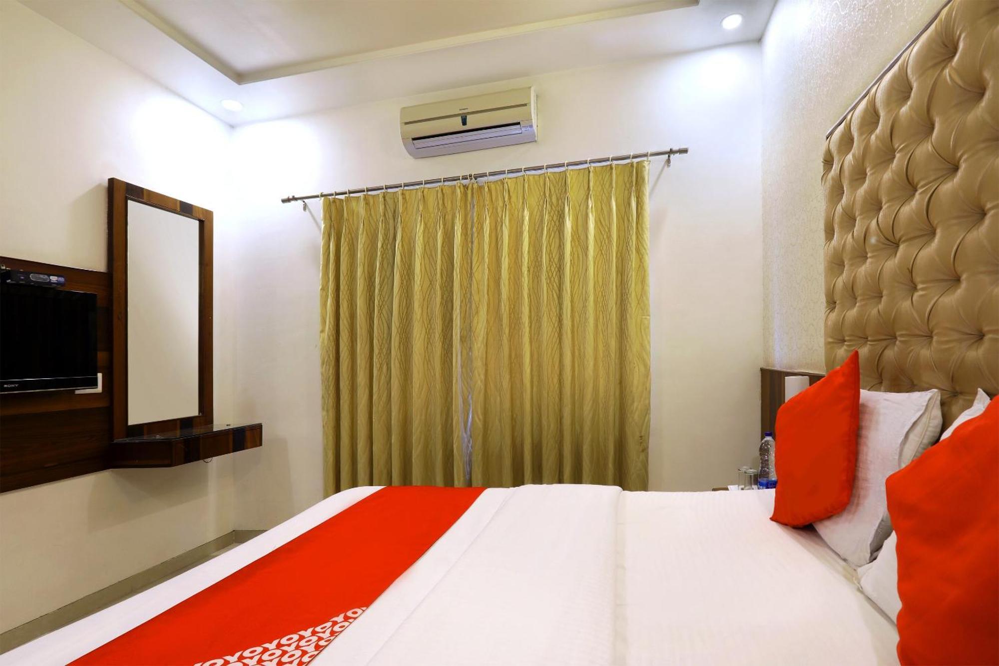 Collection O Satyan Inn Shirdi Buitenkant foto