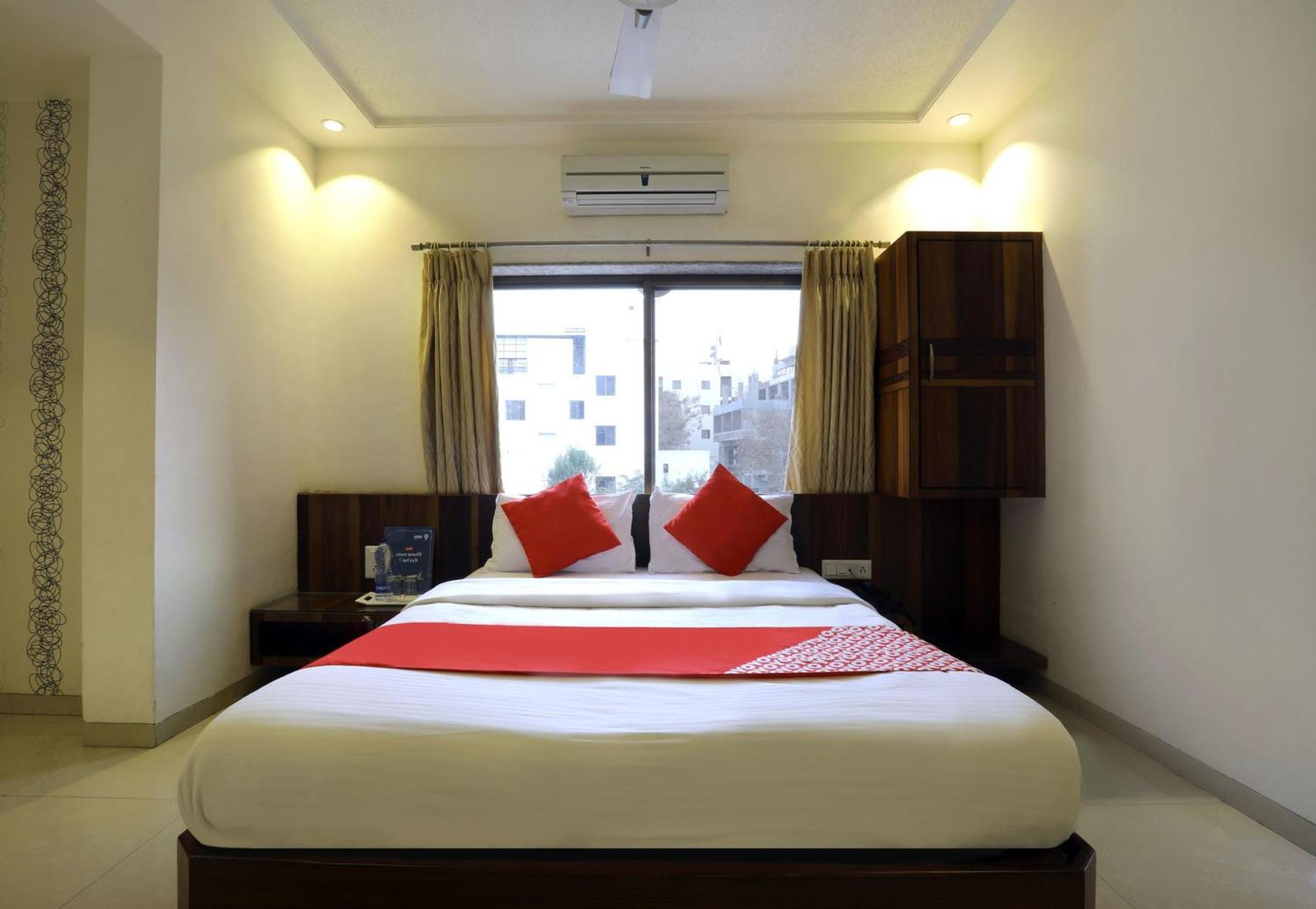 Collection O Satyan Inn Shirdi Buitenkant foto