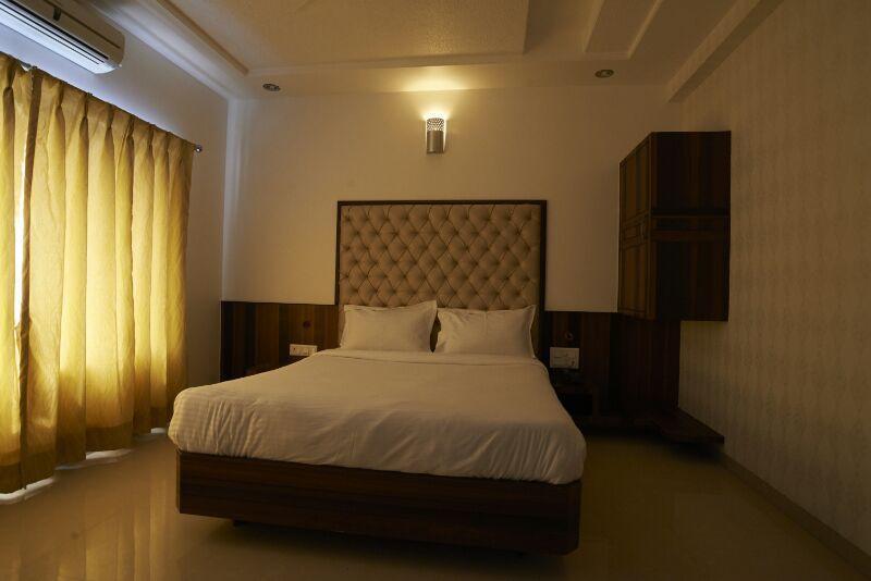 Collection O Satyan Inn Shirdi Buitenkant foto